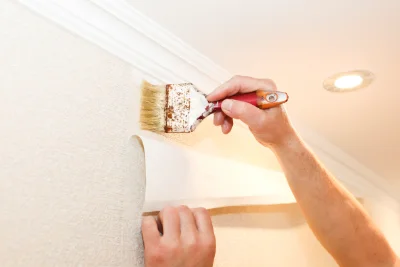 Pose de papier peint à Neuville-en-Ferrain — revêtements muraux et toiles de verre